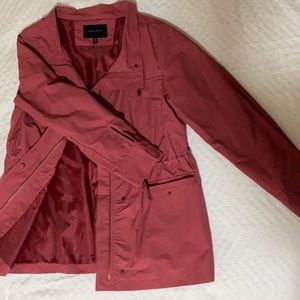 Selling my preloved fall/ nylon/ cotton coat from Banana Republic 🍂